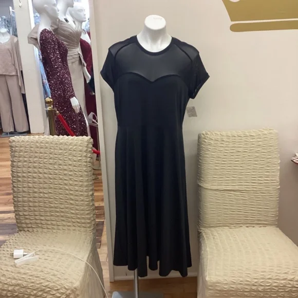 Plus size cocktail dress - Picture 2 of 4